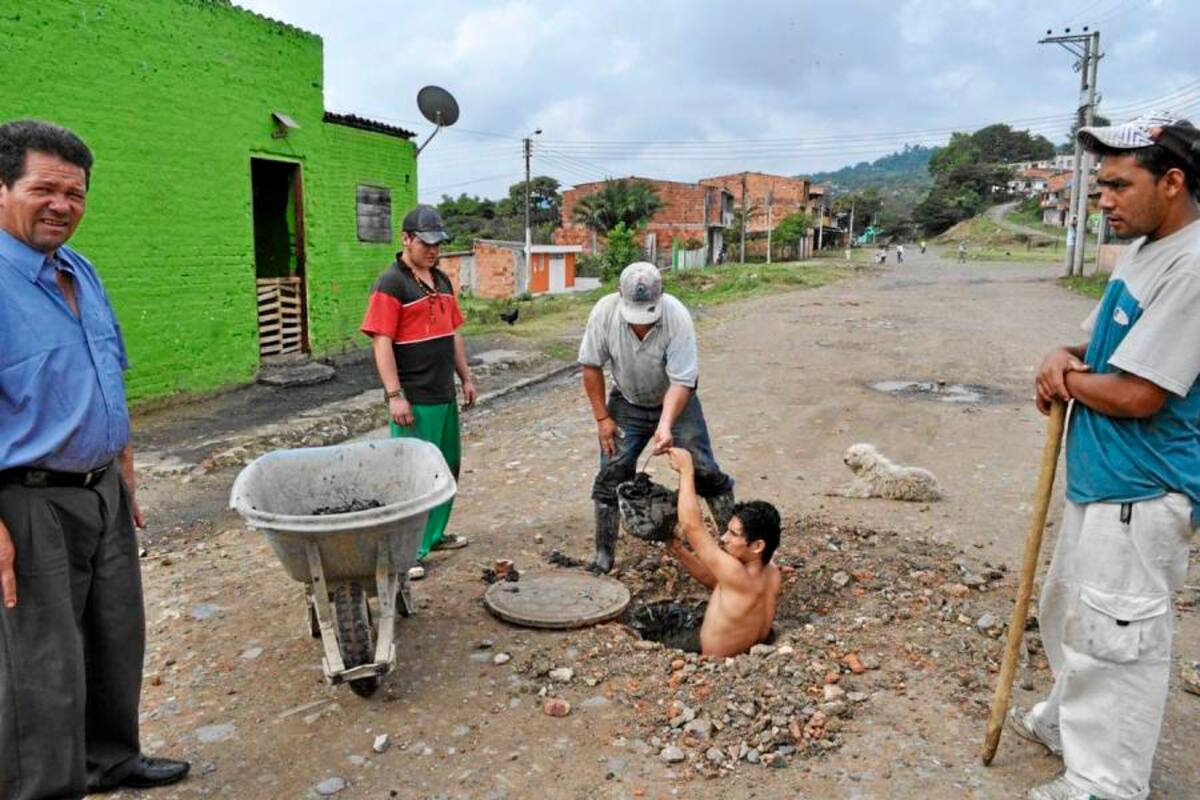 Empresa de servicios públicos comienza limpieza de alcantarillas (Foto: Luis Fernando Martínez Vargas /VANGUARDIA LIBERAL)