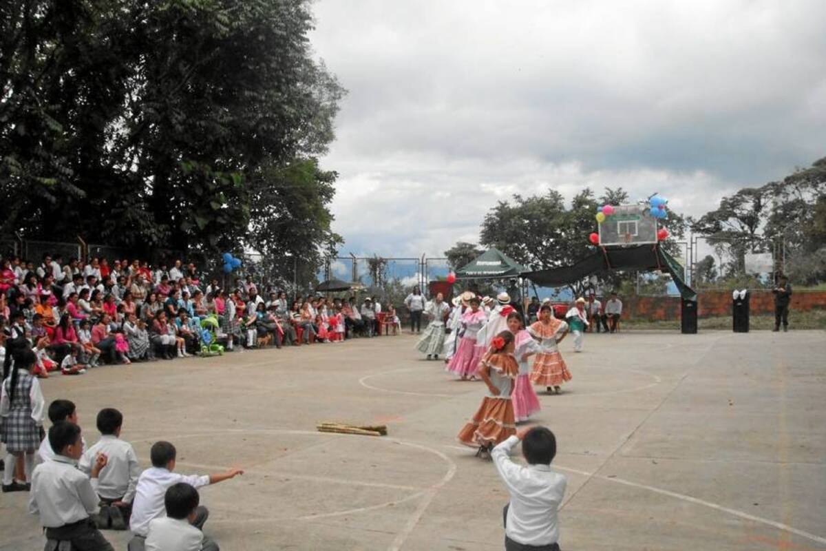 Actos realizados en el marco del día de la familia en Florián, desarrollados por la comunidad educativa de esta localidad. (Foto: Suministrada /VANGUARDIA LIBERAL)