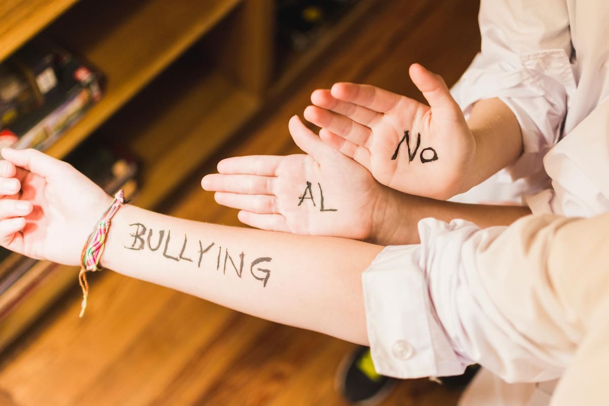 Un estudio de RedPapaz que entrevistó a 50 mil jóvenes, mostró que los más afectados por el bullying son los chicos entre quinto primaria y noveno grado de bachillerato. Foto: Freepik/VANGUARDIA