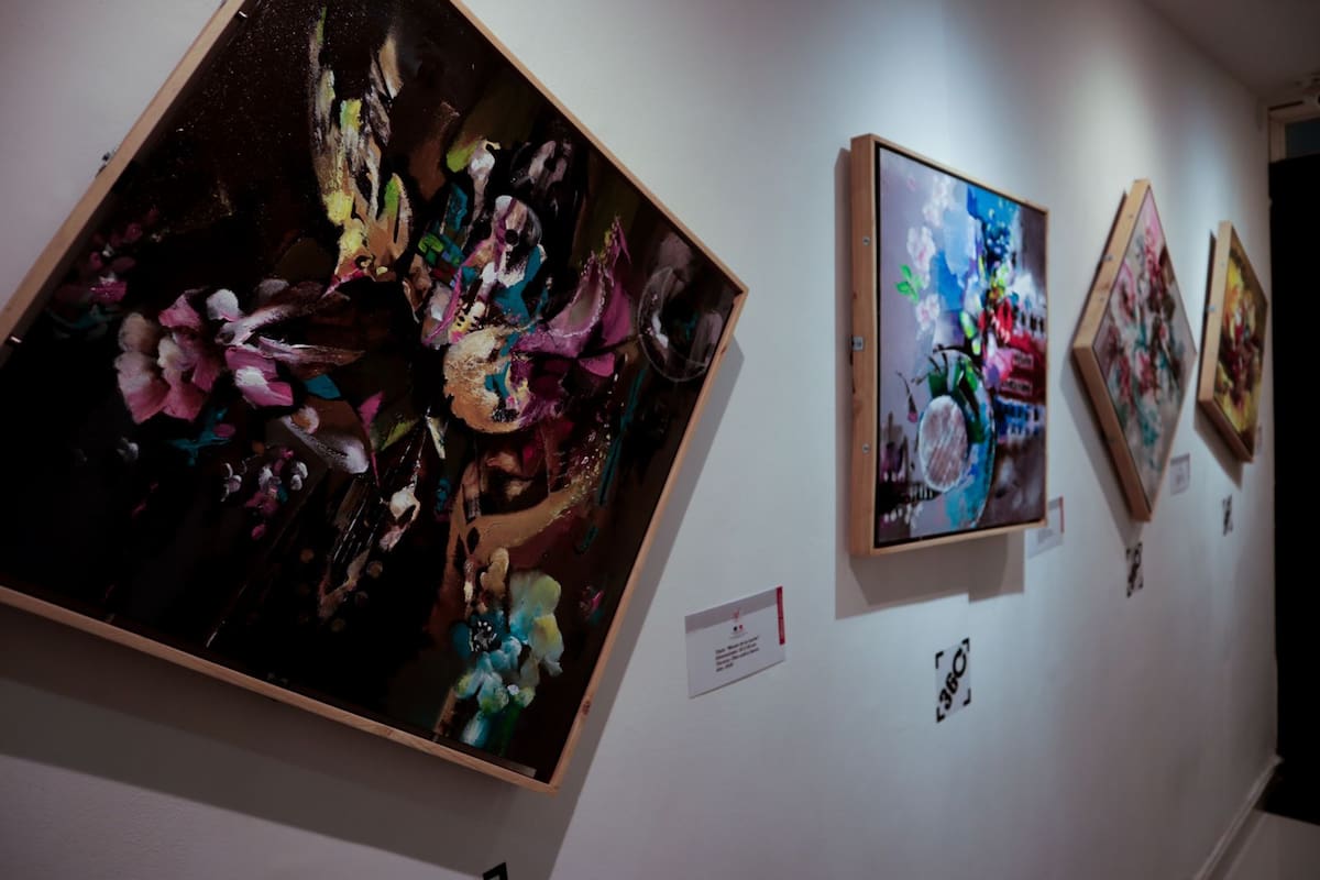 En la Alianza Francesa de Bucaramanga se instaló esta exposición donde el público puede tocar, girar e interpretar cada obra desde una perspectiva diferente. Foto: Franz Rey