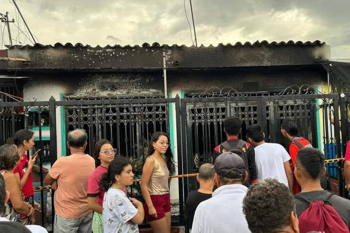 Las víctimas no lograron evacuar debido a seis motocicletas, ubicadas en la puerta de la vivienda. Además, el incendio se propagó rápidamente (Foto: Medio digital Vive Huila / VANGUARDIA).