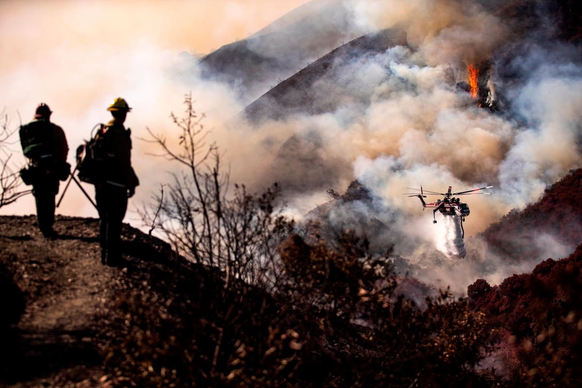 Evacúan a 10.000 residentes de zona exclusiva de Los Ángeles por un incendio. (Foto: Efe/VANGUARDIA)