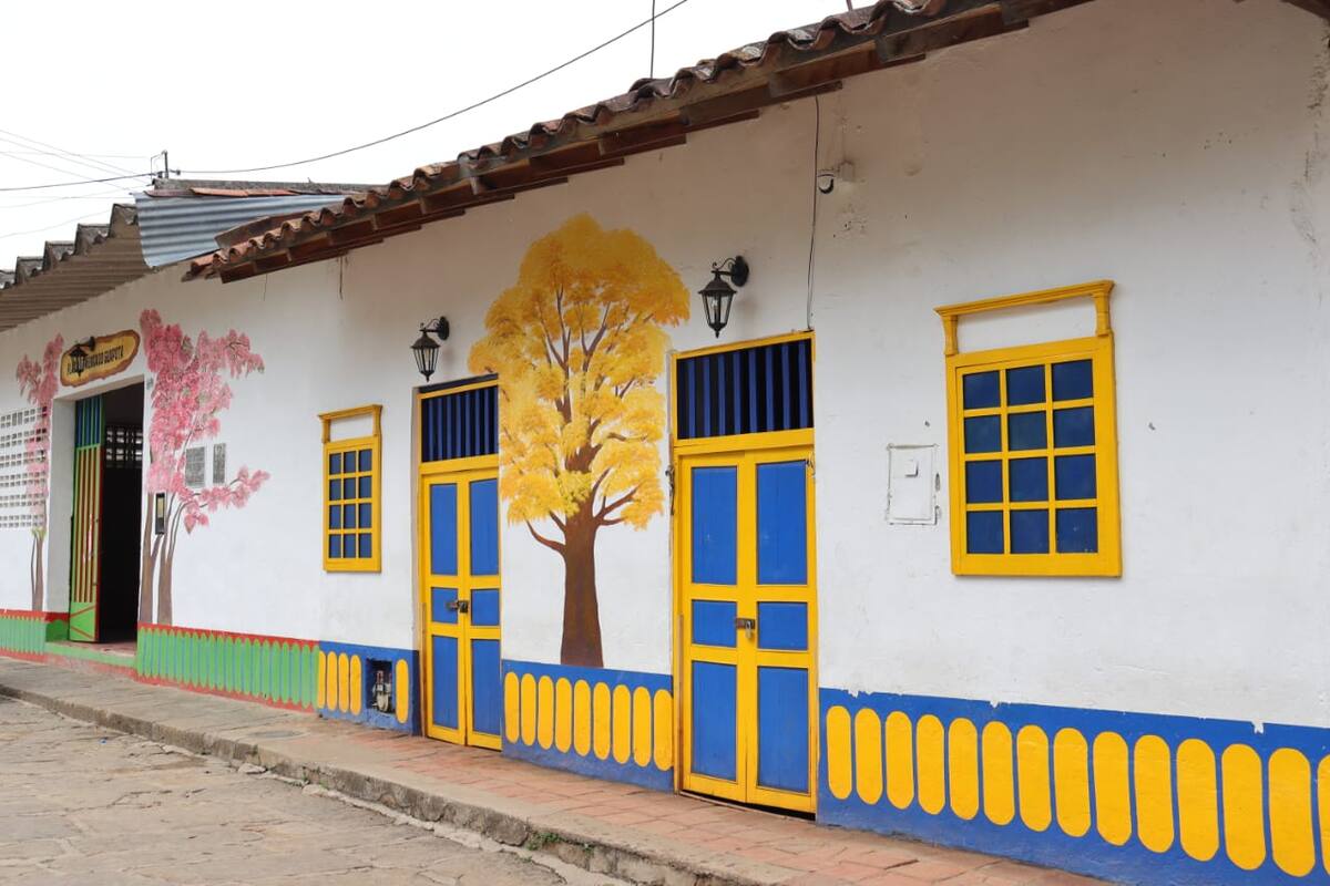 La cascada Maciegales, el balneario La Flecha y las fachadas del casco urbano son algunos de los atractivos turísticos de Guapotá, Santander. (Fotos suministradas / VANGUARDIA)