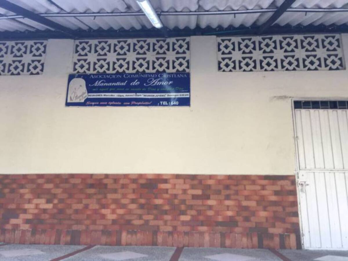 En este lugar, frente a la iglesia “Manantial de Amor”, ocurrió el crimen contra el pastor Óscar Leonardo Rodríguez Ariza, en el barrio Café Madrid, al norte de Bucaramanga.