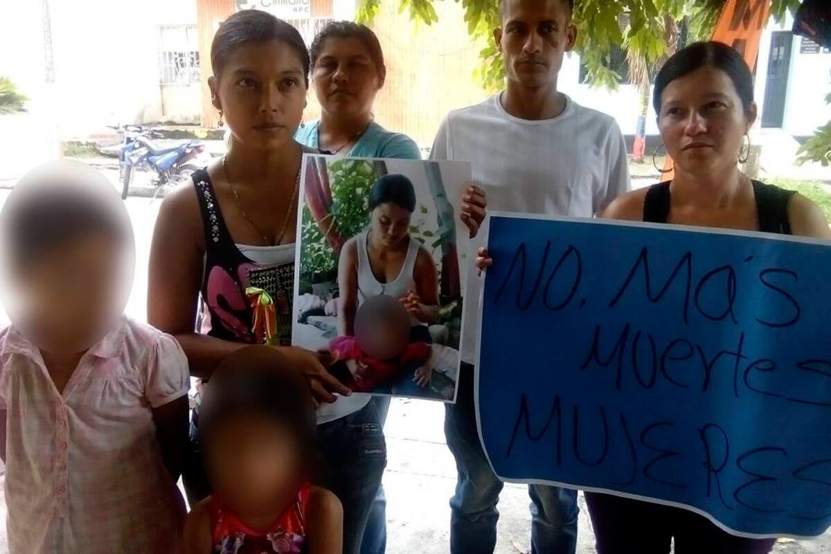 Los familiares de las víctimas viajaron dos horas hasta el municipio de Cimitarra, Santander, a la espera de que las autoridades judicialicen al presunto responsable del doble homicidio. (Foto: Suministrada/VANGUARDIA LIBERAL )