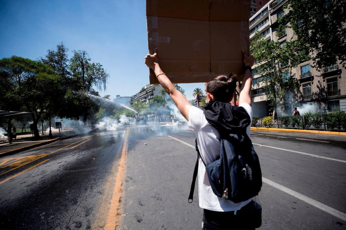 Decretan el tercer toque de queda en Santiago de Chile por los disturbios. (Foto: Efe)