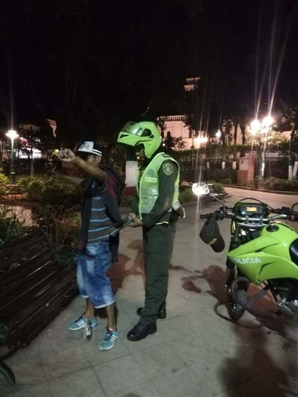 Las autoridades intensificaron los operativos en el parque principal y en los alrededores de la Plaza Central. (Foto: Suministrada/VANGUARDIA LIBERAL)