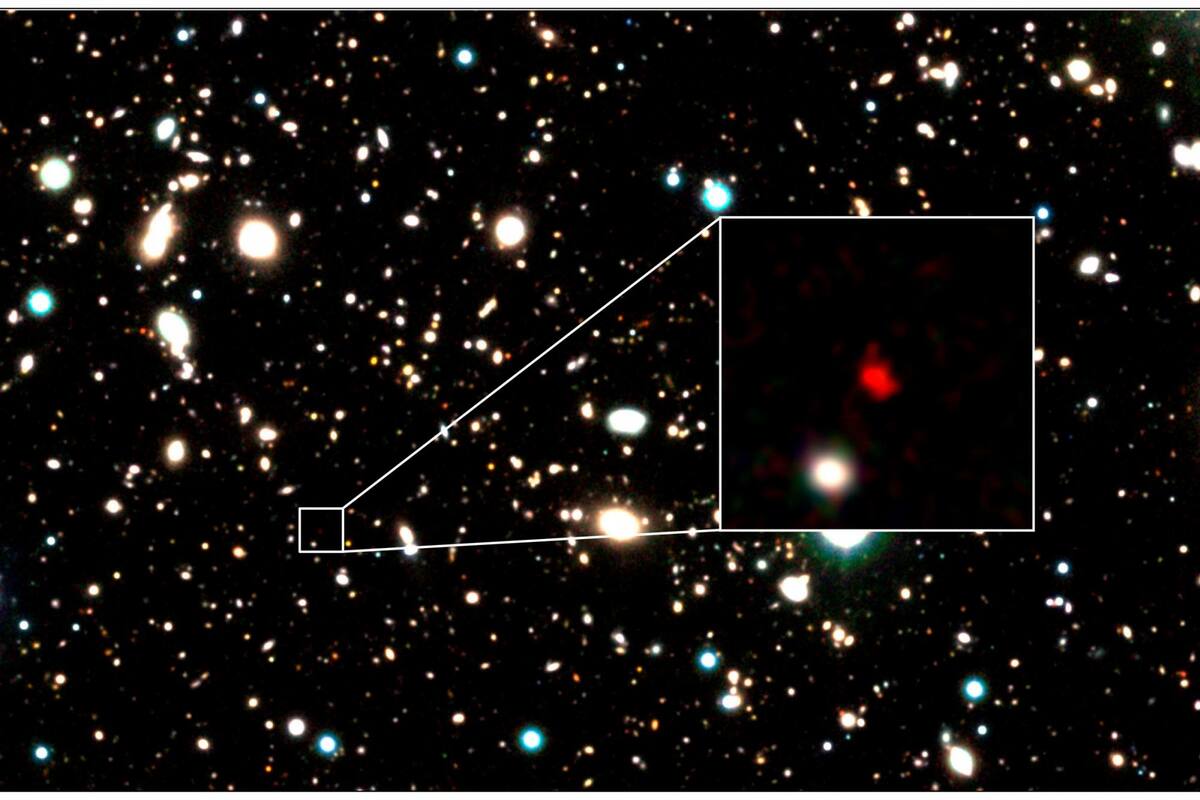 Fotografía facilitada por Monthly Notices of the Royal Astronomical Society Letters de HD1, objeto en rojo, que aparece en el centro de una imagen ampliada es la galaxia que ha sido bautizada como HD1. EFE / VANGUARDIA
