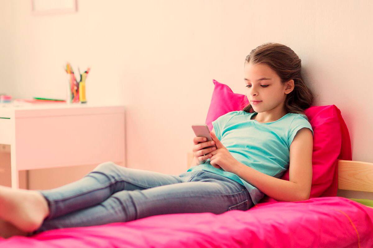 Es importante que los padres hablen con sus hijos sobre los peligros digitales que puede enfrentar al navegar por internet con el celular. Pixabay / VANGUARDIA