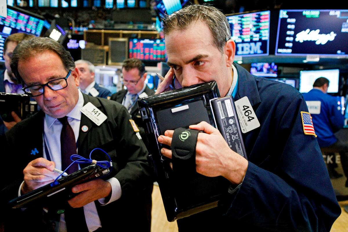 El nerviosismo se tomó a los inversionistas en Wall Street, ante los débiles de EE.UU., acrecentados por los temores sobre la economía mundial.