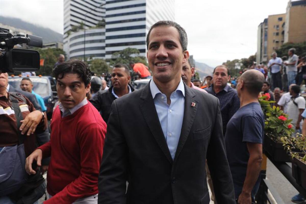 Guaidó dijo que irá a los cuarteles a exigir a militares que permitan ingreso de ayuda