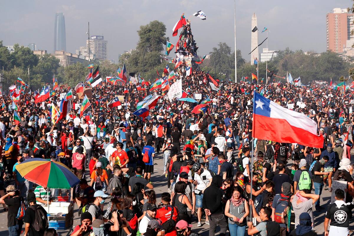 Gobierno y oposición de Chile acuerdan plebiscito para crear una nueva Constitución (Foto: EFE)