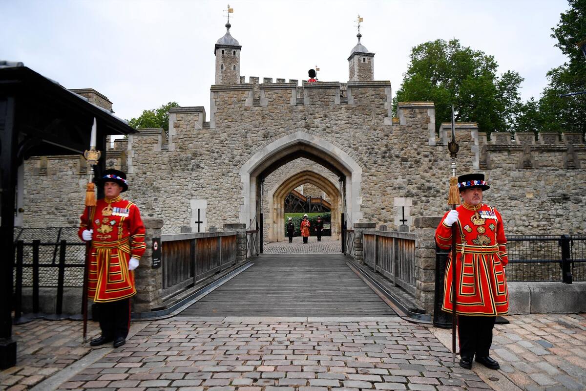La Torre de Londres, oficialmente el Palacio Real y Fortaleza de su Majestad, es un castillo histórico localizado en la ribera norte del río Támesis en el centro de Londres, Inglaterra. Su construcción data hacia finales de 1066. (Foto: EFE / VANGUARDIA)
