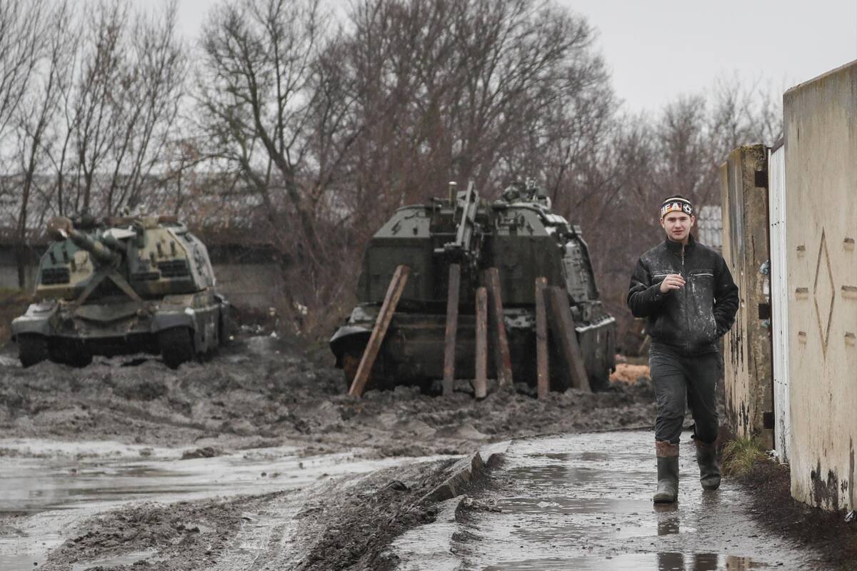 "Durante los siete días de la guerra, han muerto más de 2.000 ucranianos, sin contar a nuestros defensores", señaló el el Servicio Estatal de Emergencia de Ucrania. (Rusia, Ucrania) EFE/EPA/YURI KOCHETKOV YURI KOCHETKOV / EFE