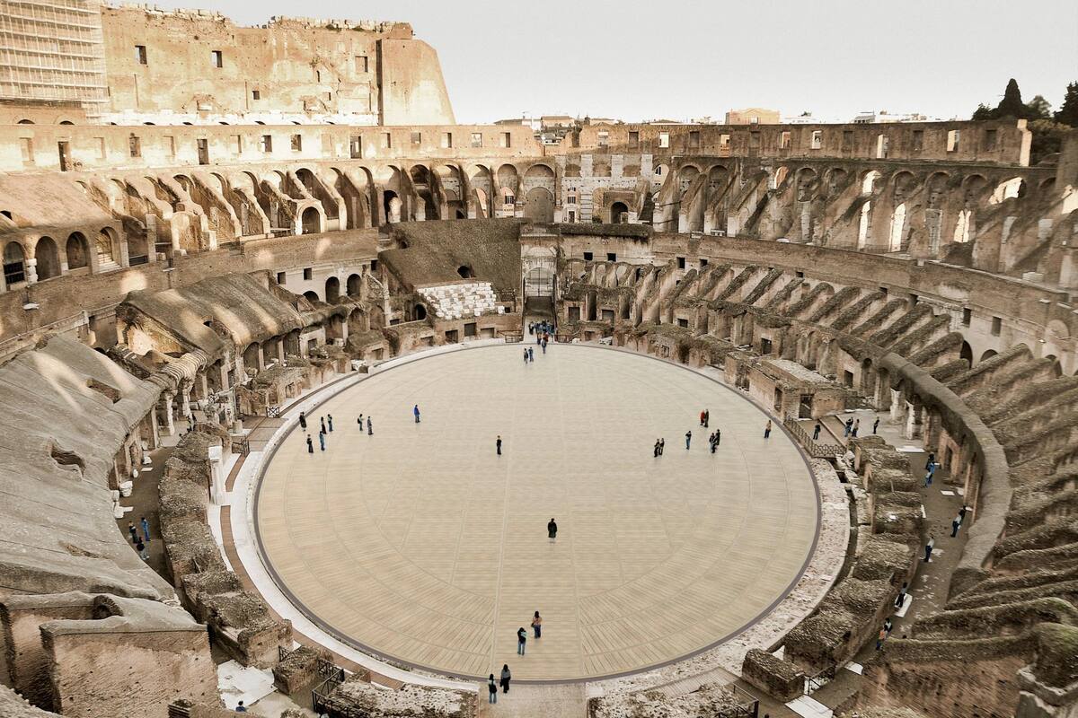 Vista del proyecto aprobado por Italia para devolver al Coliseo de Roma su “arena”, la platea en la que hace dos milenios tenían lugar la lucha de gladiadores, ahora repensada como una estructura ecosostenible, tecnológica y móvil que permitirá dejar a la vista del visitante las galerías subterráneas. EFE / VANGUARDIA
