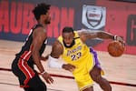 Davis y James comienzan arrolladores ante Heat y toman ventaja en la final de la NBA