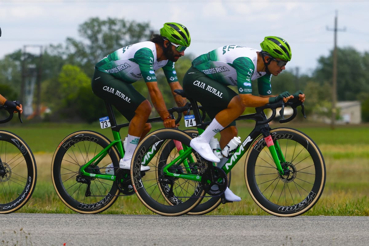 7º Fernando Gaviria en el sprint de la 1ª etapa en tierras magiares. Foto: Caja Rural