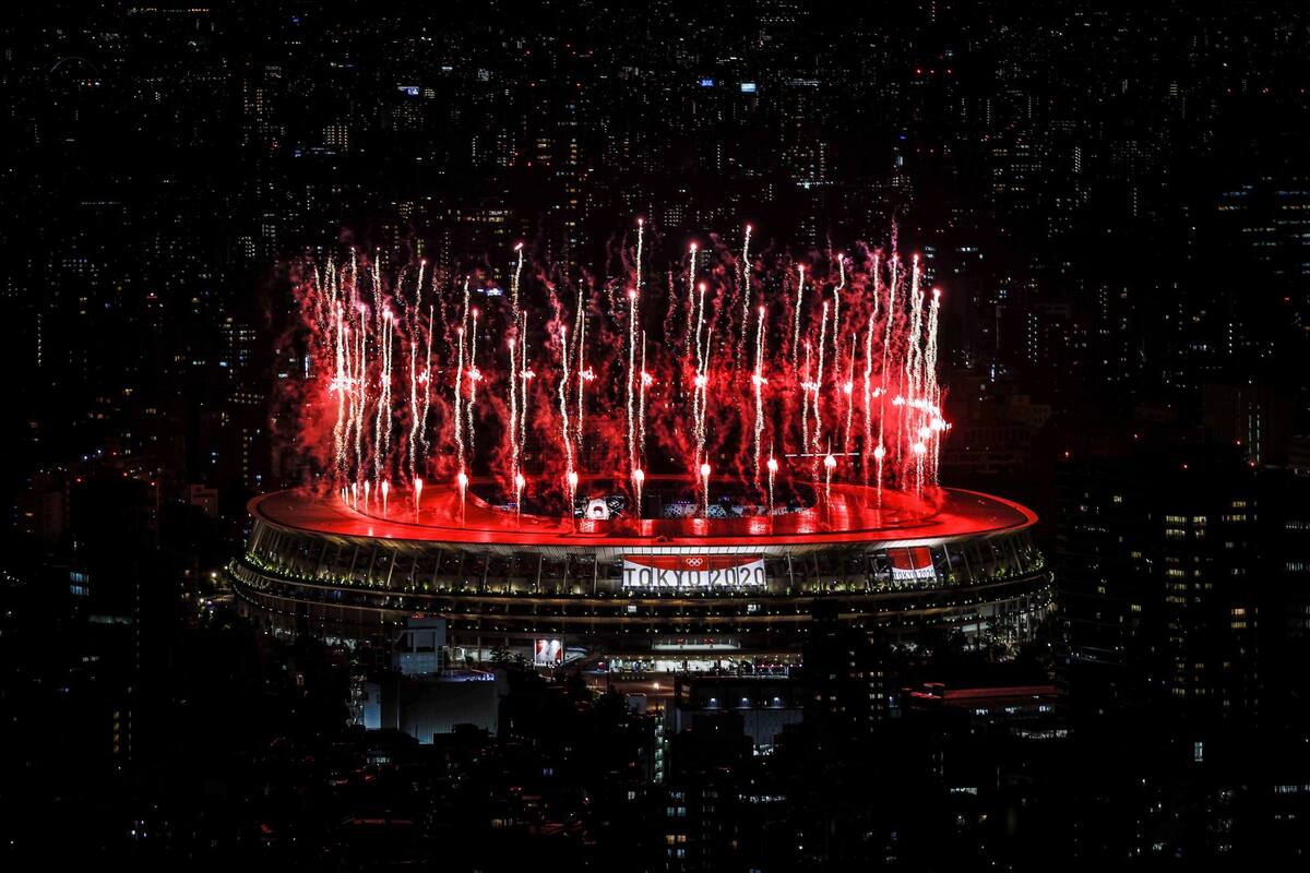 TOKIO (JAPÓN), 23/07/2021.- Vista exterior del Estadio Olímpico durante la ceremonia inaugural de los Juegos Olímpicos de Tokio 2020, este viernes. EFE/ Miguel Gutiérrez