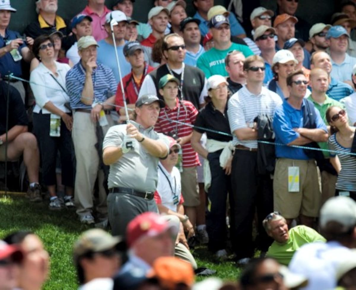 Phil Mickelson of the US tees off the 17th tee June 19, 2009 during the first round of the US Open Golf Tournament at Bethpage State Park in Farmingdale, NY. AFP PHOTO/DON EMMERT
