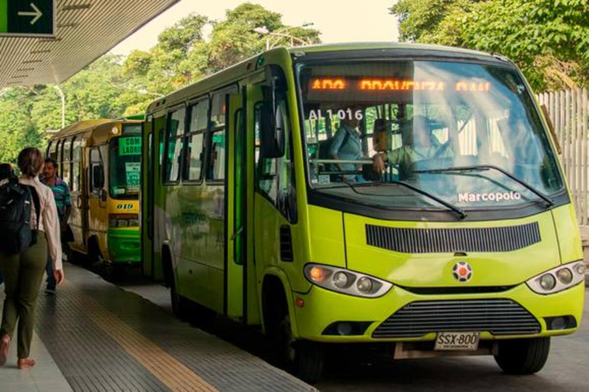 Los usuarios del Sistema Integrado del Transporte Masivo, Sitm, deben estar tranquilos, pues en el papel el servicio se seguirá prestando en el área. (Foto: Diego Calderón / VANGUARDIA)