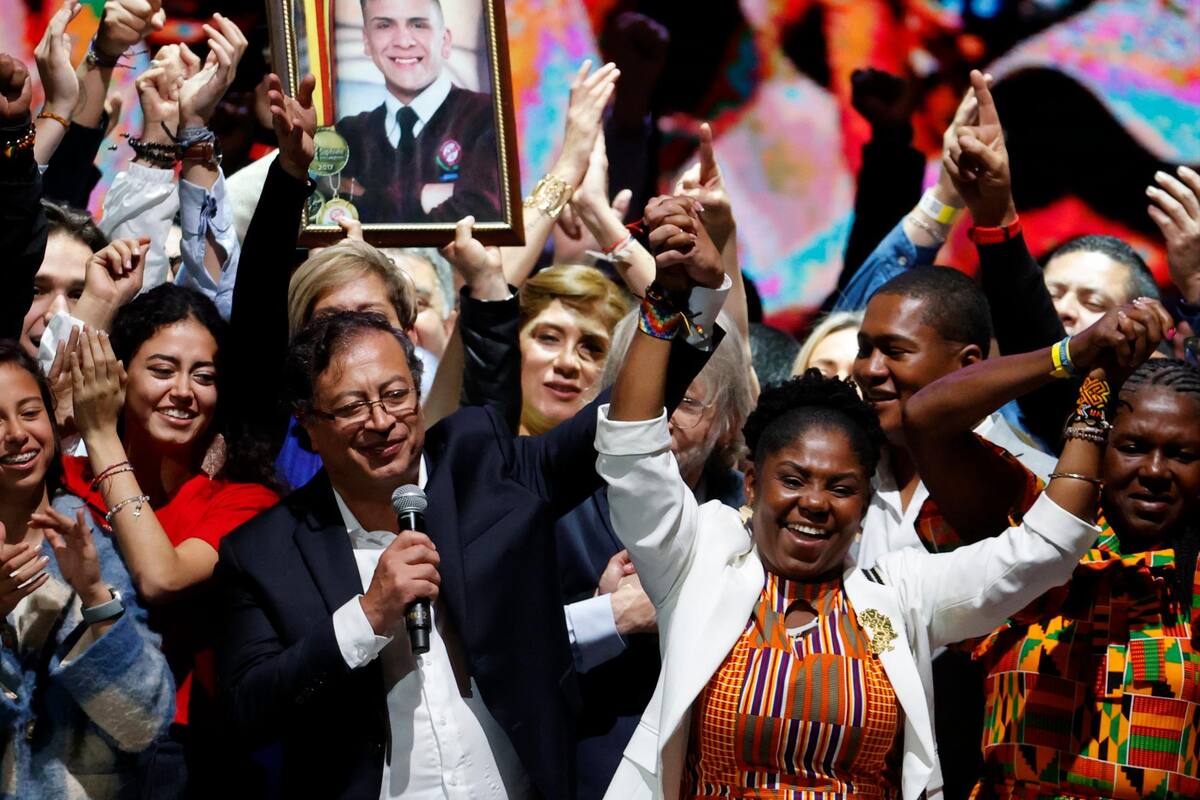 Suministrada / VANGUARDIA El presidente electo, Gustavo Petro, asistió con su esposa, y ahora primera dama, Verónica Alcocer, y su fórmula vicepresidencial, Francia Márquez, al acto luego del triunfo, tras obtener 11.270.944 votos, equivalentes al 50,49%, en el Movistar Arena, en Bogotá.