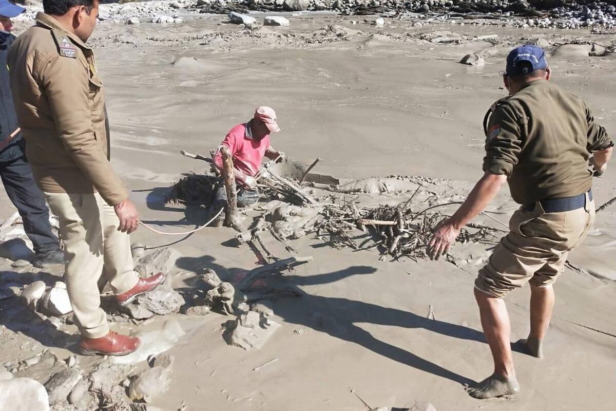 Una avalancha deja más de una decena de muertos y un centenar de desaparecidos en la India STATE DISASTER RESPONSE FORCE / / EFE