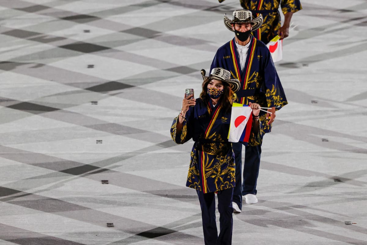 Los detalles del traje usado por los colombianos en la inauguración de los Juegos Olímpicos. EFE / VANGUARDIA