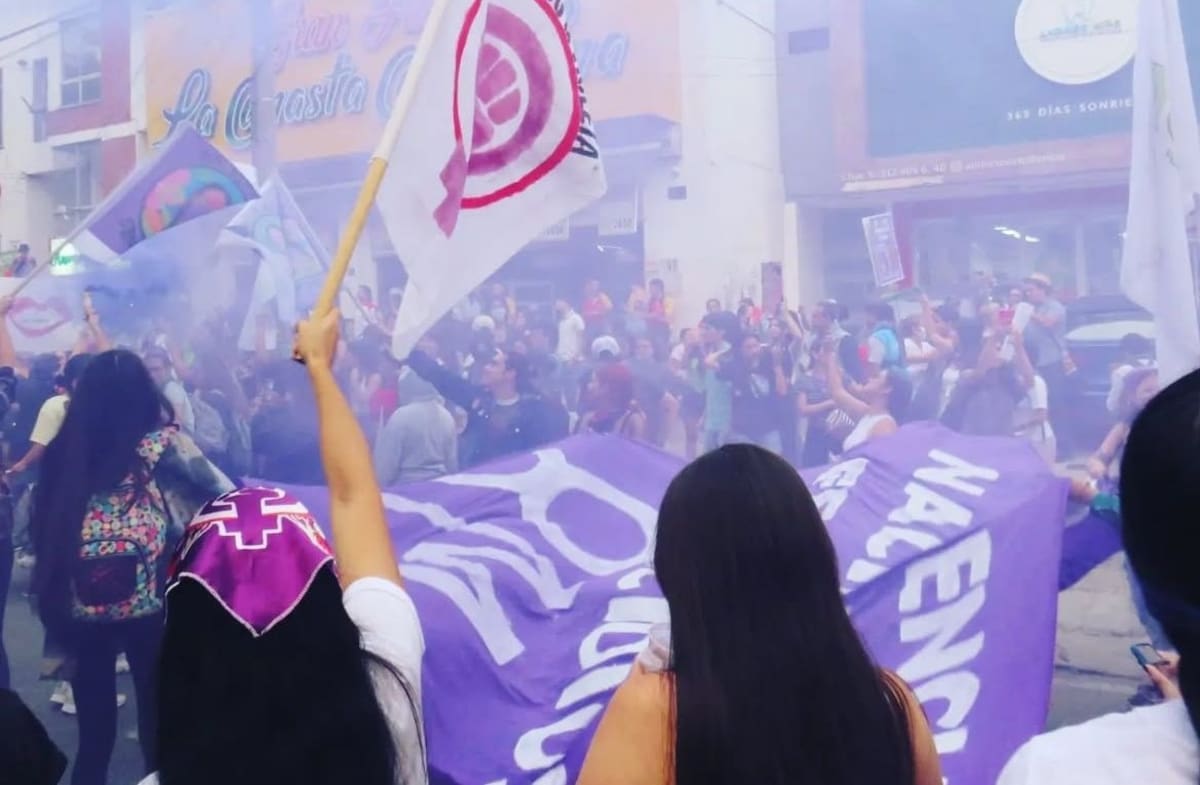 Cada 8 de marzo, Día Internacional de la Mujer, cientos de mujeres en Bucaramanda se reúnen para marchar por la igualdad de género, la erradicación de la violencia contra las mujeres y la defensa de sus derechos. / Red Rojo y Violeta Santander