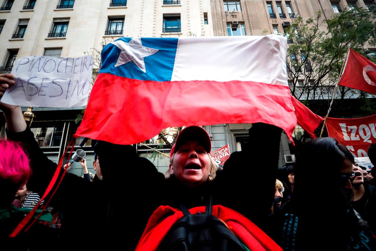Nueve detenidos tras protesta frente a consulado chileno en Argentina. (Foto: Efe/VANGUARDIA)