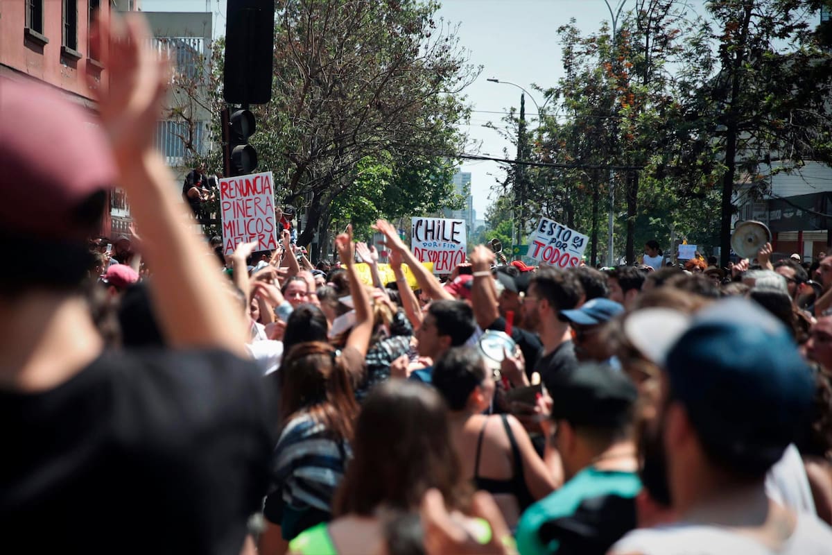 Tres personas muertas, y decenas de heridos, entre civiles y militares, es el saldo de las jornadas de protestas en Chile. Foto: EFE / VANGUARDIA