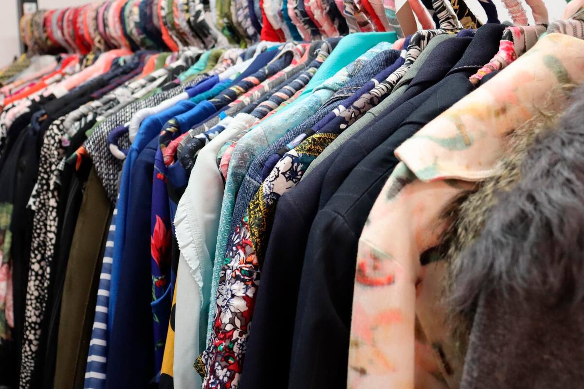 Ne Ropa Crece el negocio de la ropa de segunda mano en Colombia, estas son la ...