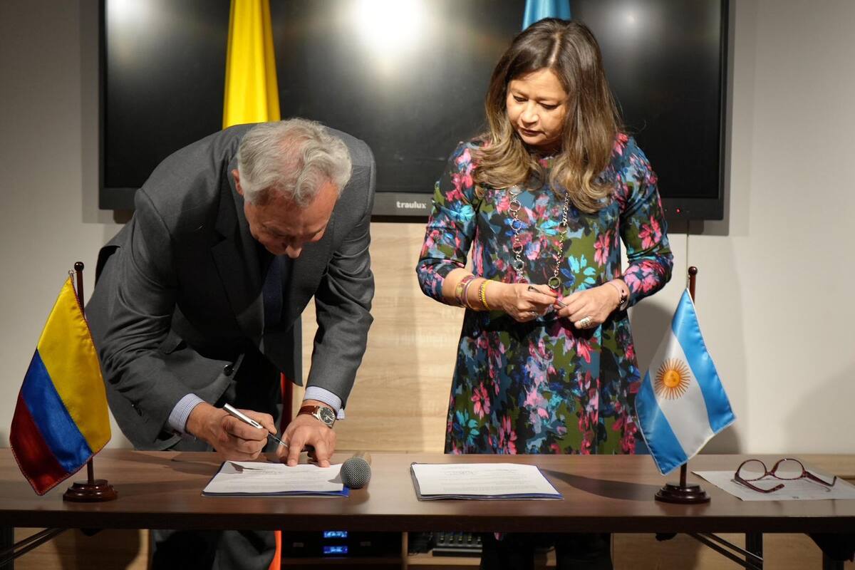 Colombia y Argentina firman acuerdo para mejorar vuelos entre ambos países. Foto: MinTransporte