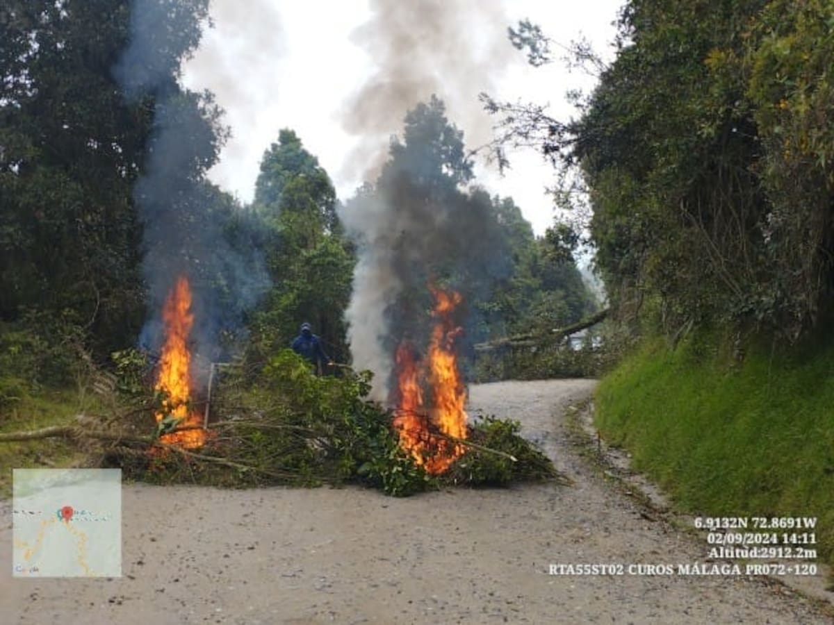 En la vía Curos - Málaga, por donde transitan gran cantidad de productos, manifestantes la bloquearon