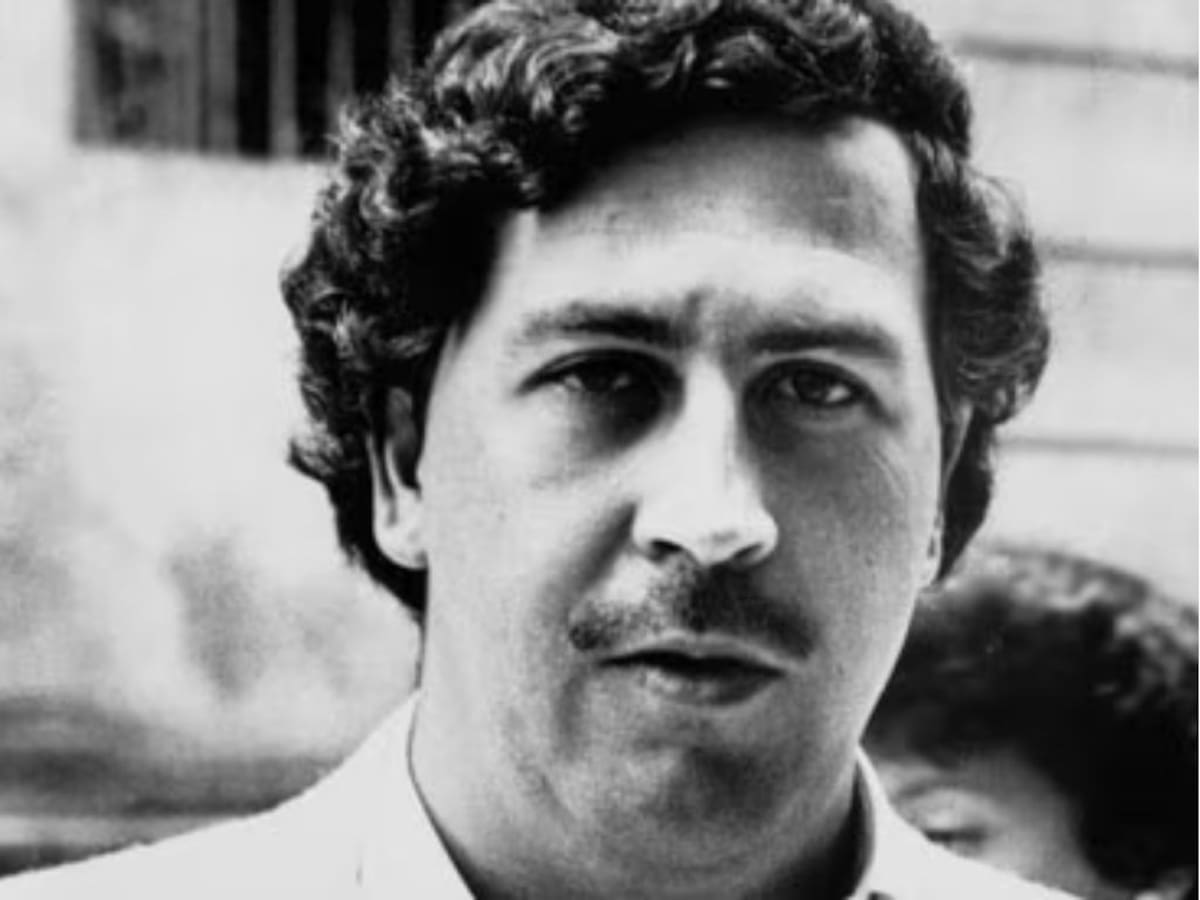 Video Alcald a De Medell n Borr El Pol mico Mural De Pablo Escobar En video-alcald-a-de-medell-n-borr-el-pol-mico-mural-de-pablo-escobar-en