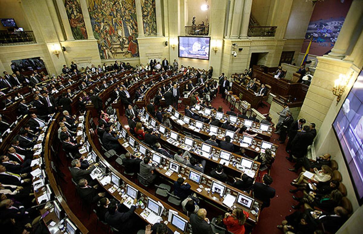 Asamblea Nacional Constituyente de 1991, en sesión plena, reformó la Constitución del 1886.
