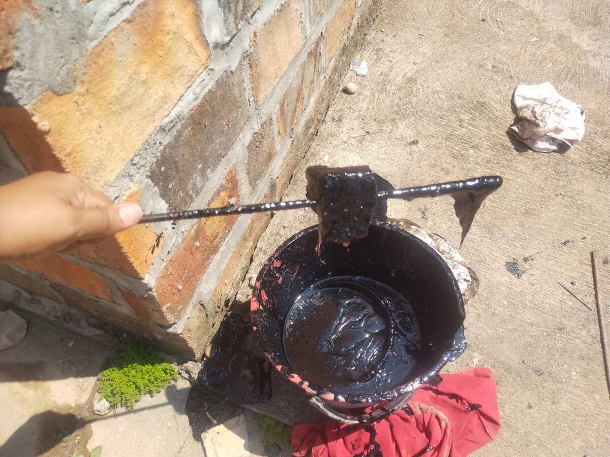 En el barrio Jerusalén de Barrancabermeja denuncia el posible afloramiento de crudo en el patio de una vivienda.