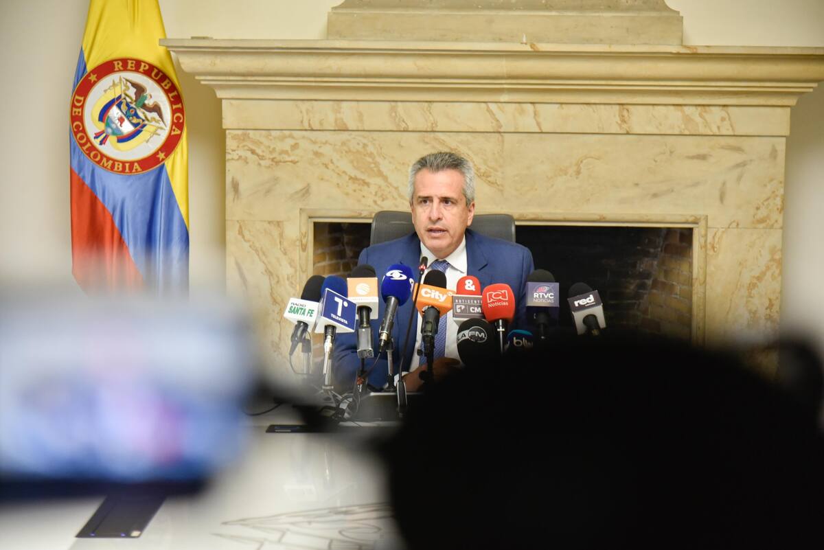 Pese a que diferentes sectores petristas piden convocar a una Asamblea Nacional Constituyente, e incluso han propuesto extender el periodo del presidente Gustavo Petro, el ministro del Interior, Luis Fernando Velasco, opina lo contrario. Foto: Ministerio del Interior/VANGUARDIA