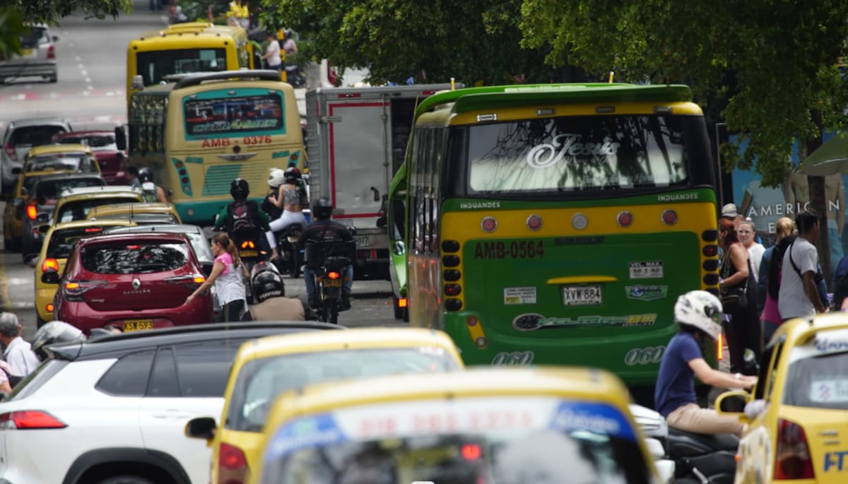La carrera 33 es una vía muy congestionada. (Foto: Marco Valencia / VANGUARDIA)