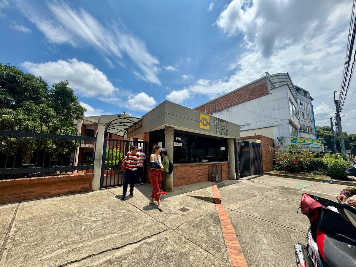 Los cuerpos de los uniformados llegarán a la sede de Medicina Legal de Bucaramanga, donde se les practicarán las respectivas autopsias. Foto: Diego Calderón/VANGUARDIA