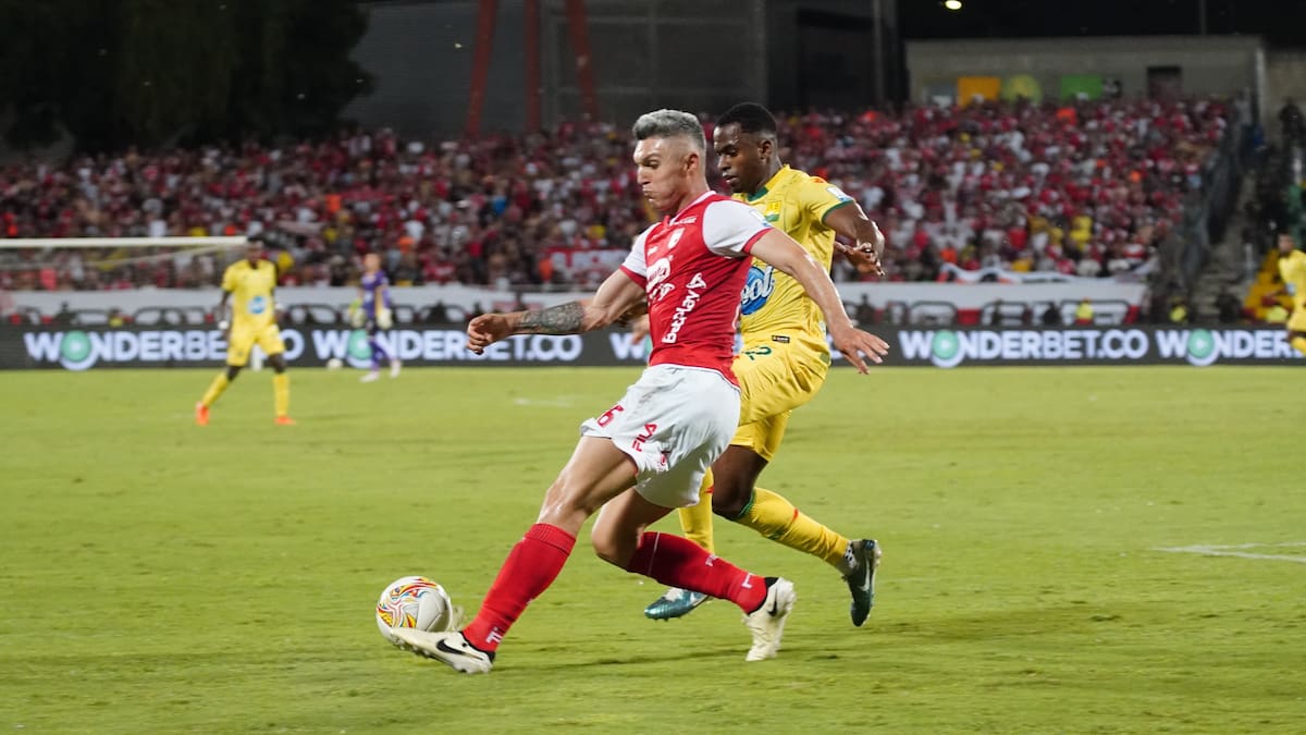 Atlético Bucaramanga se quedó con el partido de ida de la final del fútbol colombiano ante Independiente Santa Fe. Foto: Marco Valencia.