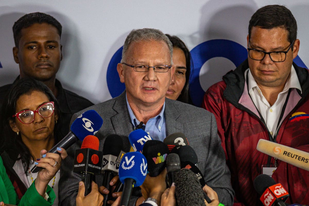 Fotografía de archivo en donde se ve al vocero de ConVzla Perkins Rocha. EFE/ Henry Chirinos