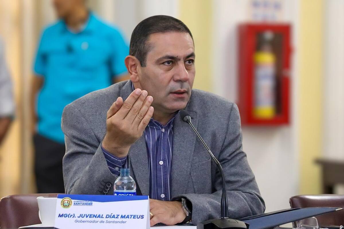 El gobernador de Santander, Juvenal Díaz Mateus, pidió las renuncias protocolarias a todos los funcionarios de la administración departamental.
