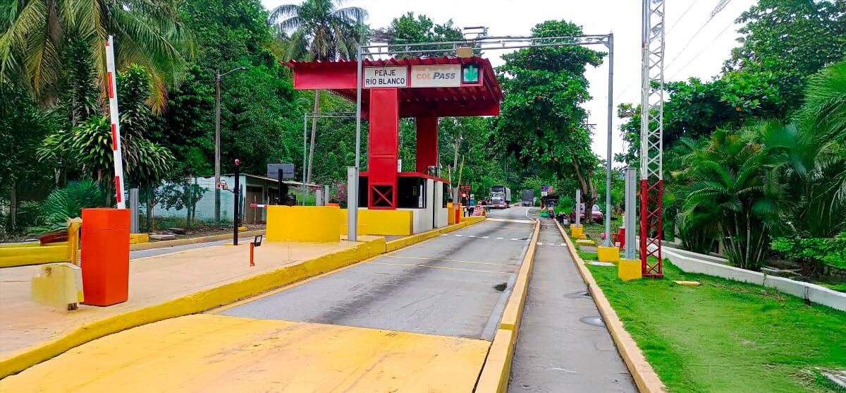 Manifestantes en El Playón, Santander, decidieron levantar las talanqueras en el peaje de Rioblanco. | Foto Suministrada
