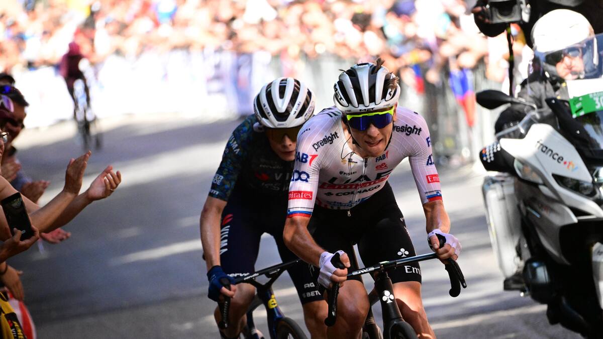 Bologna (Italy), 30/06/2024.- Slovenian rider Tadej Pogacar (R) of UAE Team Emirates and Danish rider Jonas Vingegaard of Team Visma Lease a Bike in action during the second stage of the 2024 Tour de France cycling race over 199km from Cesenatico to Bologna, Italy, 30 June 2024. (Ciclismo, Francia, Italia, Eslovenia) EFE/EPA/BERNARD PAPON / POOL