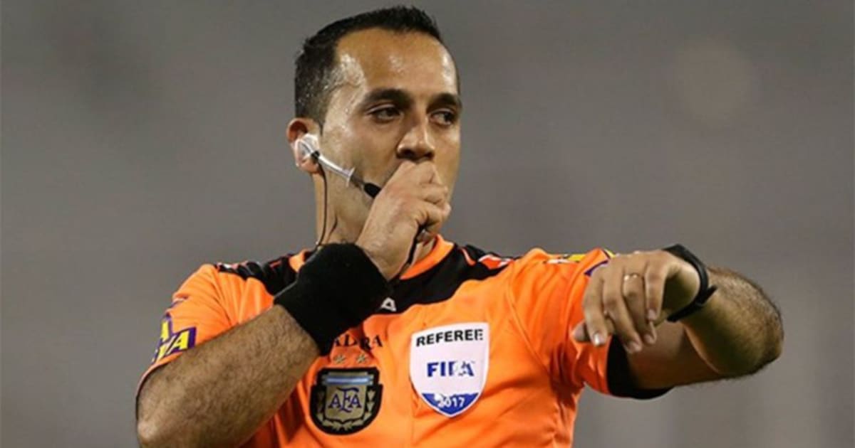 Quieren farmear aura?": el momento viral del árbitro Fernando Espinoza en la Liga Argentina