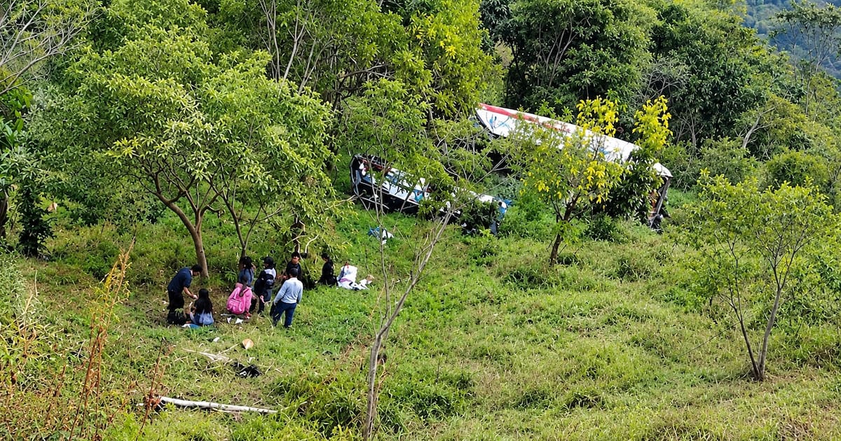 Dos mujeres en UCI tras accidente de buseta en Santander - salud news