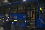 Bus se estrella contra una casa y provoca pánico en los habitantes