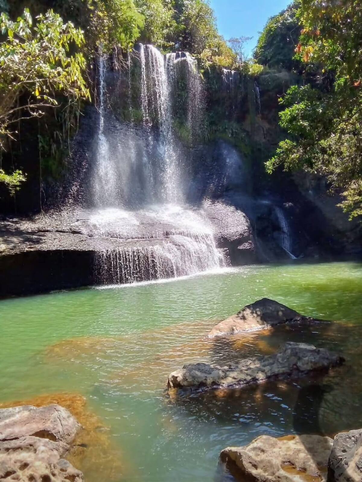 La cascada Maciegales, el balneario La Flecha y las fachadas del casco urbano son algunos de los atractivos turísticos de Guapotá, Santander. (Fotos suministradas / VANGUARDIA)