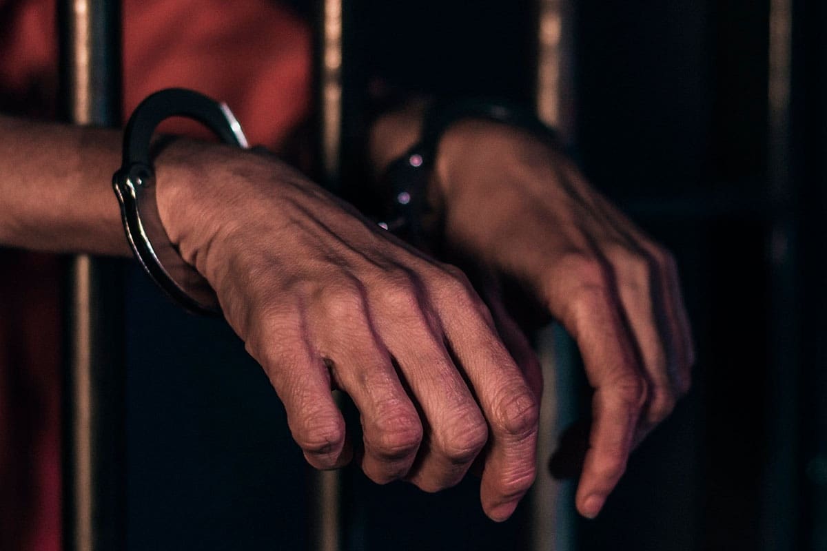 El presunto responsable, un contratista de la empresa, fue detenido tras el ataque, pero posteriormente se quitó la vida en una celda, según las autoridades.