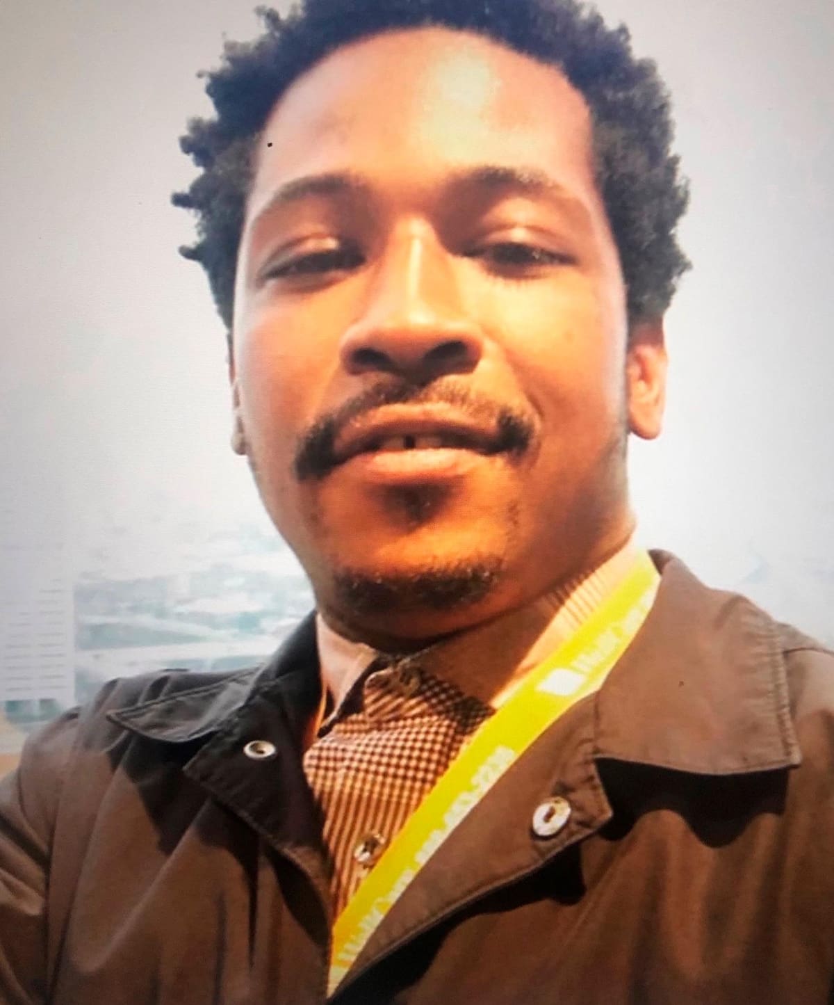 Rayshard Brooks recibió varios disparos por parte de dos policías blancos en Atlanta, luego que le arrebatara una arma eléctrica a uno de los oficiales. (Foto: EFE / VANGUARDIA)